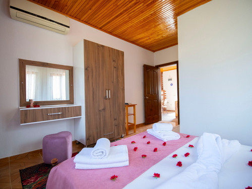  gece  -  Kasım
  | Kalkan Bezirgan Köyü Villa (6 Kişilik, Korunaklı Havuzlu, Jakuzili Seçenekli)